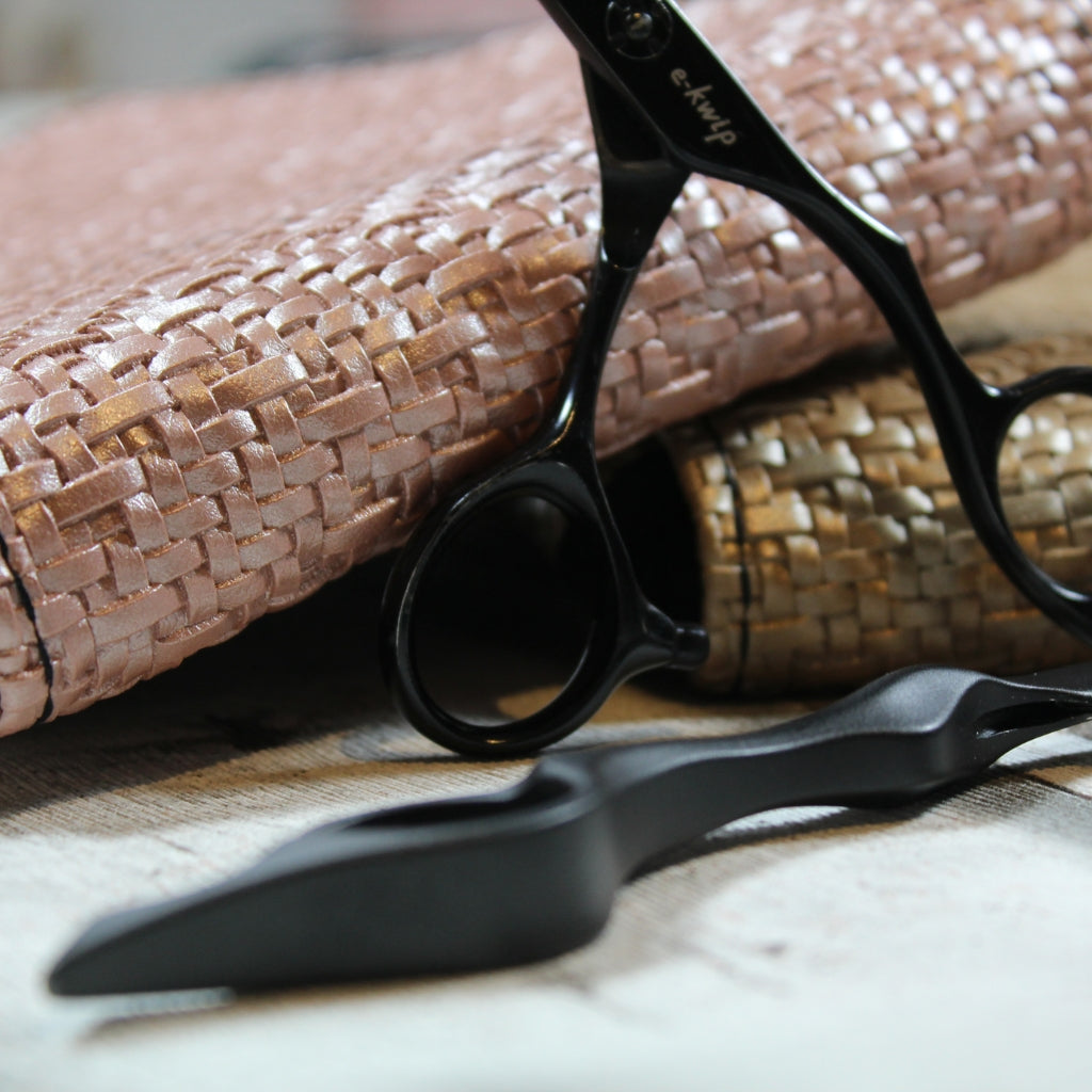 Handgefertigte Scherentaschen aus Struktur Kunstleder in Rosegold mit Clips Halter