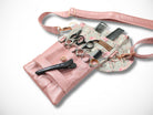 Elegante Friseur Scherentasche mit Blumen aus Baumwolle und Kunstleder in rosa zum umhängen oder als Gürteltasche 