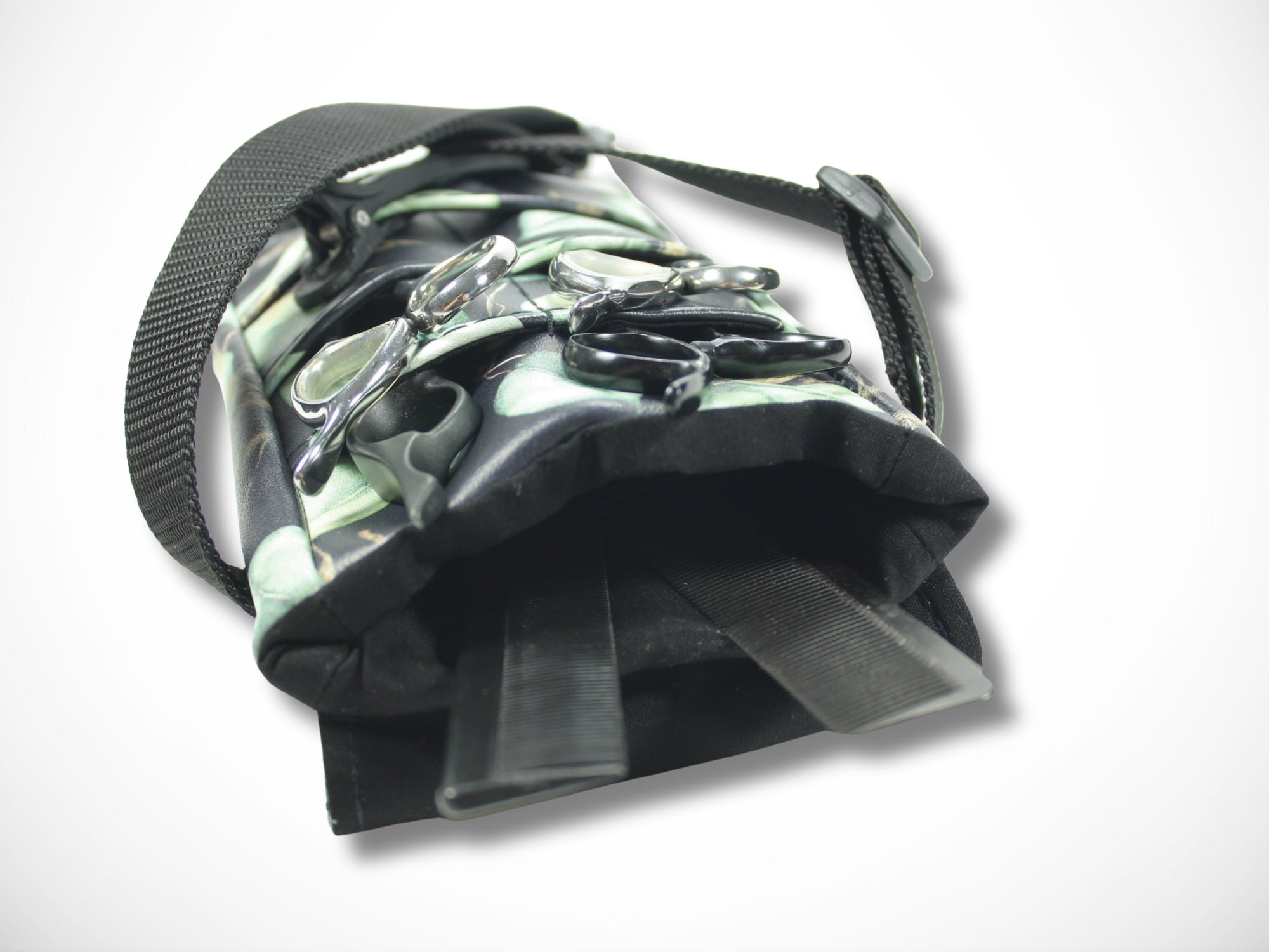 Kleine Friseurtasche aus Kunstleder mit Eukalyptus Druck für Friseurin im Friseursalon