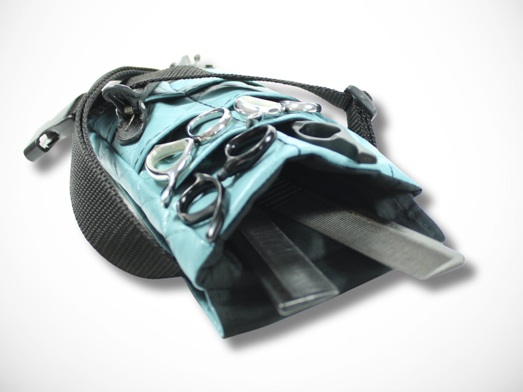 Kleine Friseur Werkzeugtasche aus abgestepptem Kunstleder in blau für Friseurscheren und Friseurwerkzeug im Friseursalon